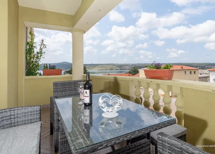 By The Sea - Novigrad - 6190 Διαμέρισμα Posedarje